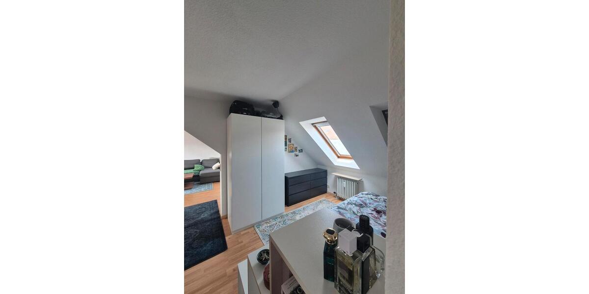 Dachgeschoßwohnung Stuttgart Zuffenhausen - 1.5 Zimmer, 43 m&sup2;, 1.050&euro; | Angebot:26224749