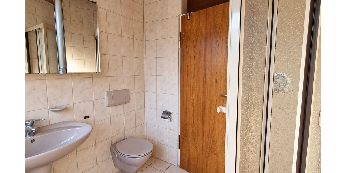 Familienfreundliches Einfamilienhaus mit Einliegerwohnung in attraktiver Aussichtslage von Leonberg - Einliegerwohnung Leonberg Leonberg | Angebot:27550187