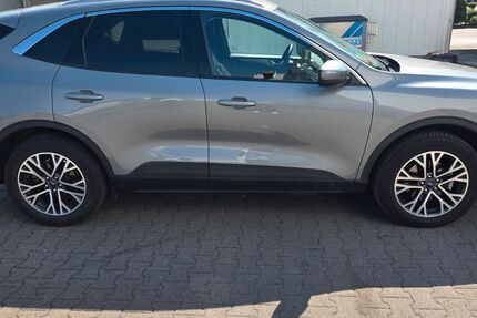Ford Kuga 42.000 km 22.450 &euro; Sersheim 74372