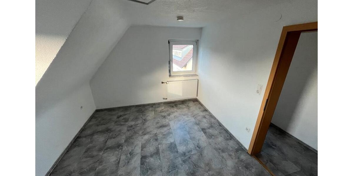 Dachgeschoßwohnung Vaihingen an der Enz - 2.5 Zimmer, 60 m&sup2;, 700&euro; | Angebot:24751556