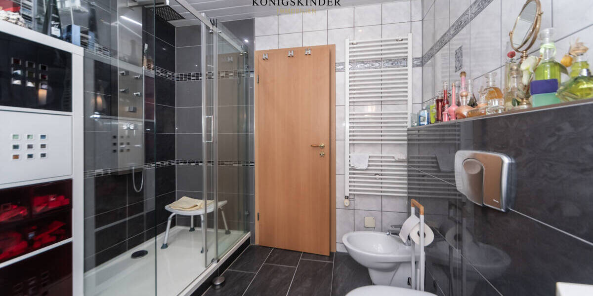 Mehrfamilienhaus, Wohnhaus Stuttgart / Zuffenhausen Zuffenhausen - 1 Zimmer, 330 m&sup2;, 1.299.000&euro; | Angebot:25676005