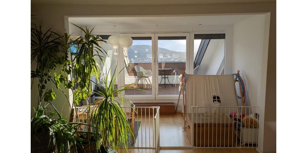 Dachgeschoßwohnung Stuttgart Luginsland - 4.5 Zimmer, 129 m&sup2;, 1.800&euro; | Angebot:25539472
