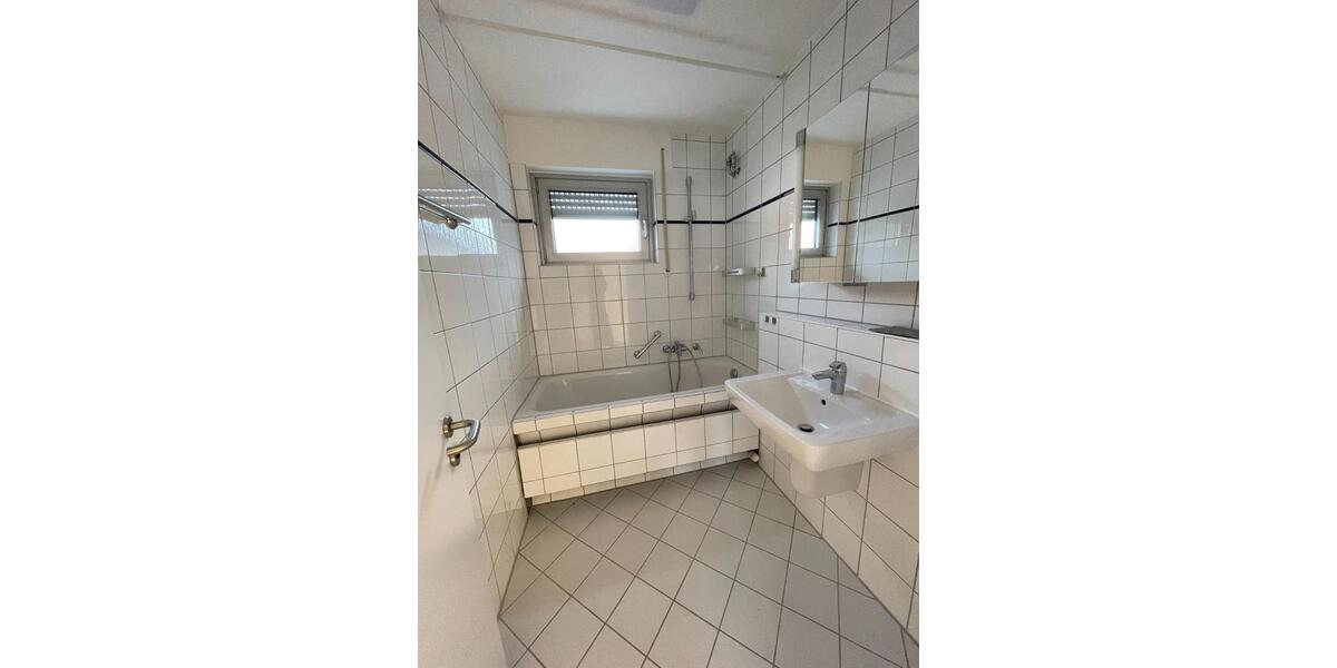 Etagenwohnung Esslingen am Neckar Hegensberg - 4 Zimmer, 90 m&sup2;, 1.300&euro; | Angebot:27595298