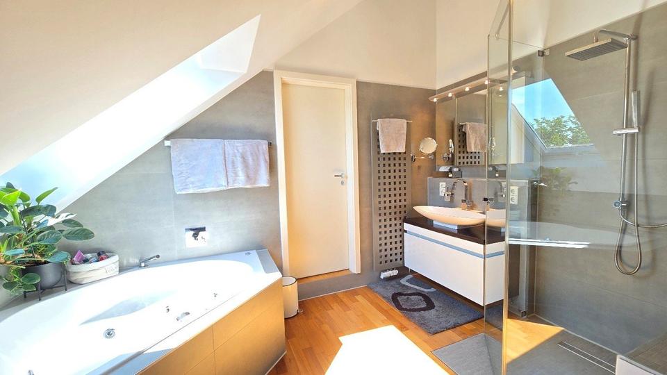 Dachgeschoßwohnung Stuttgart Degerloch - 3.5 Zimmer, 87 m&sup2;, 1.776&euro; | Angebot:27545198