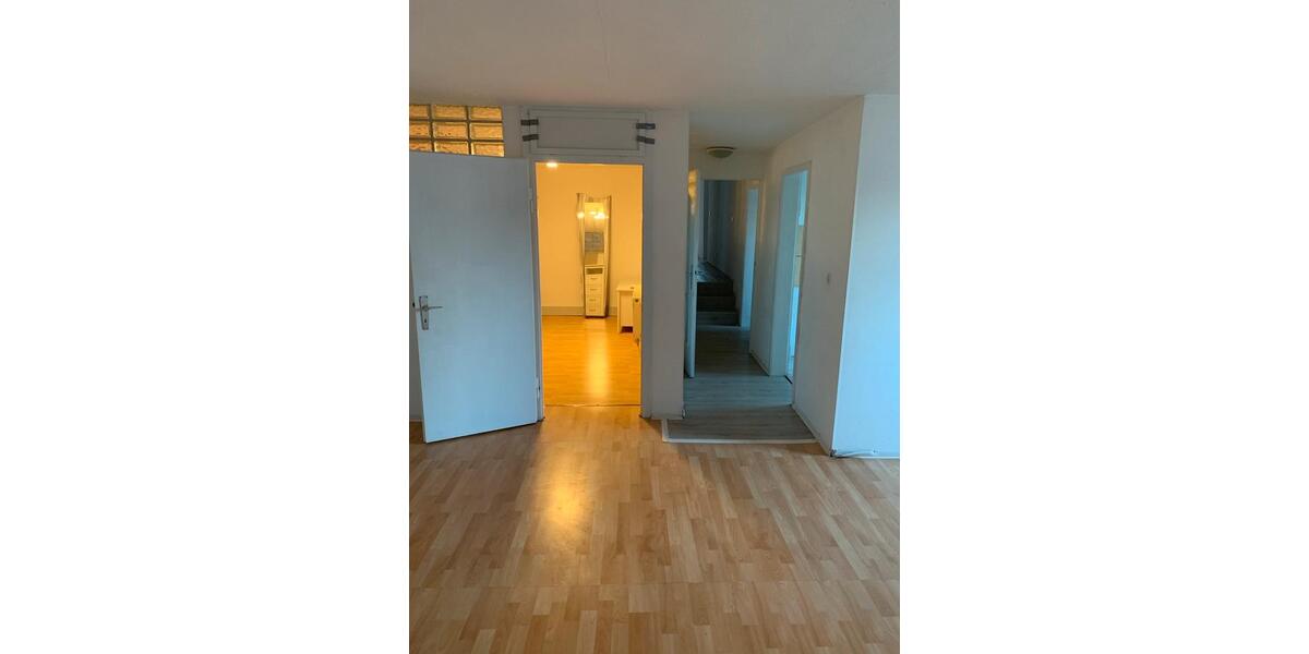 Etagenwohnung Pleidelsheim - 6 Zimmer, 110 m&sup2;, 1.690&euro; | Angebot:24839462