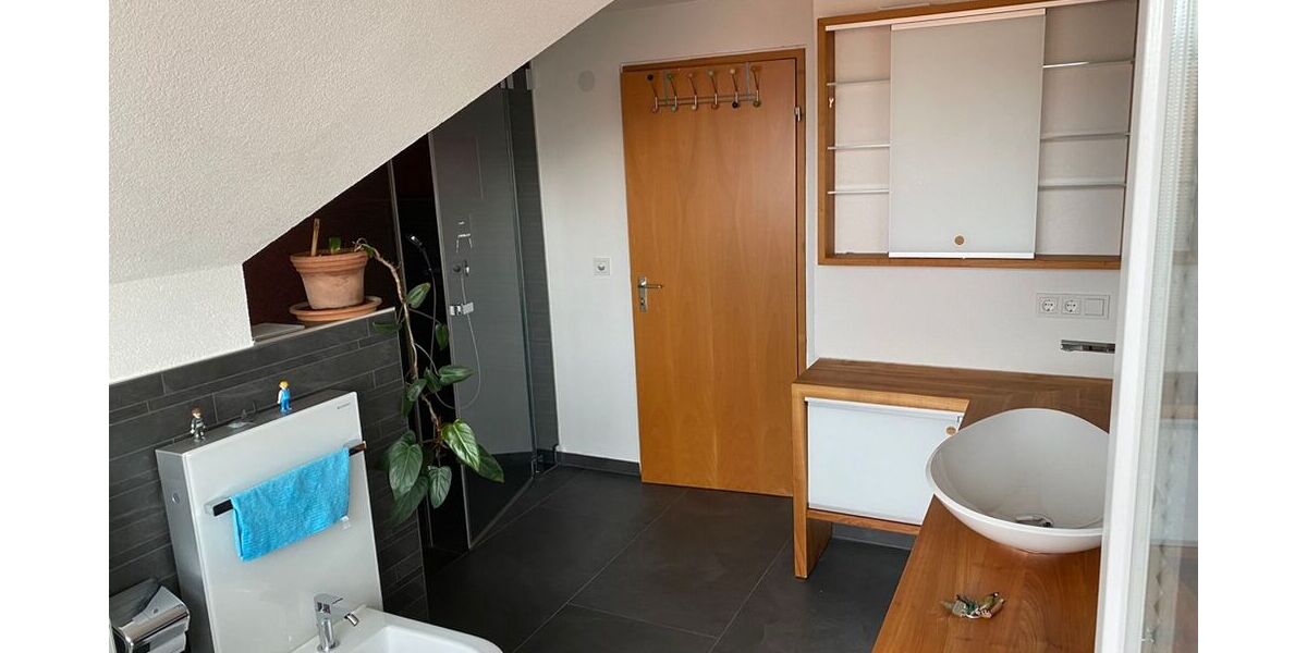 Schöne Gemütliche DG-Wohnung mit Einbauküche und nutzbarem Dachgeschoß - Etagenwohnung Deizisau | Angebot:27504679