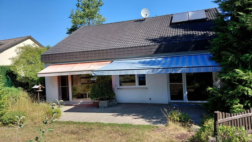 Freistehendes Einfamilienhaus mit 2 Wohnungen an Obstbaumwiesen Massiv mit großem Grundstück - Einfamilienhaus Sersheim | Angebot:27473508
