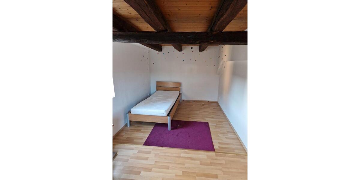 Dachgeschoßwohnung Mundelsheim - 3 Zimmer, 75 m&sup2;, 800&euro; | Angebot:27542670