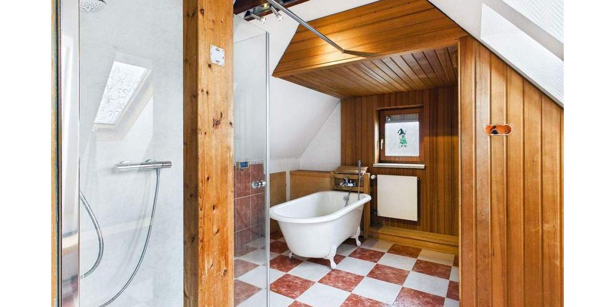 Mehrfamilienhaus, Wohnhaus Ludwigsburg Neckarweihingen - 6 Zimmer, 180 m&sup2;, 698.000&euro; | Angebot:25772242