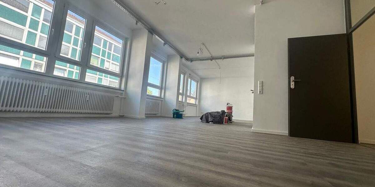 Etagenwohnung Stuttgart Ost - 3 Zimmer, 126 m&sup2;, 2.200&euro; | Angebot:25674459