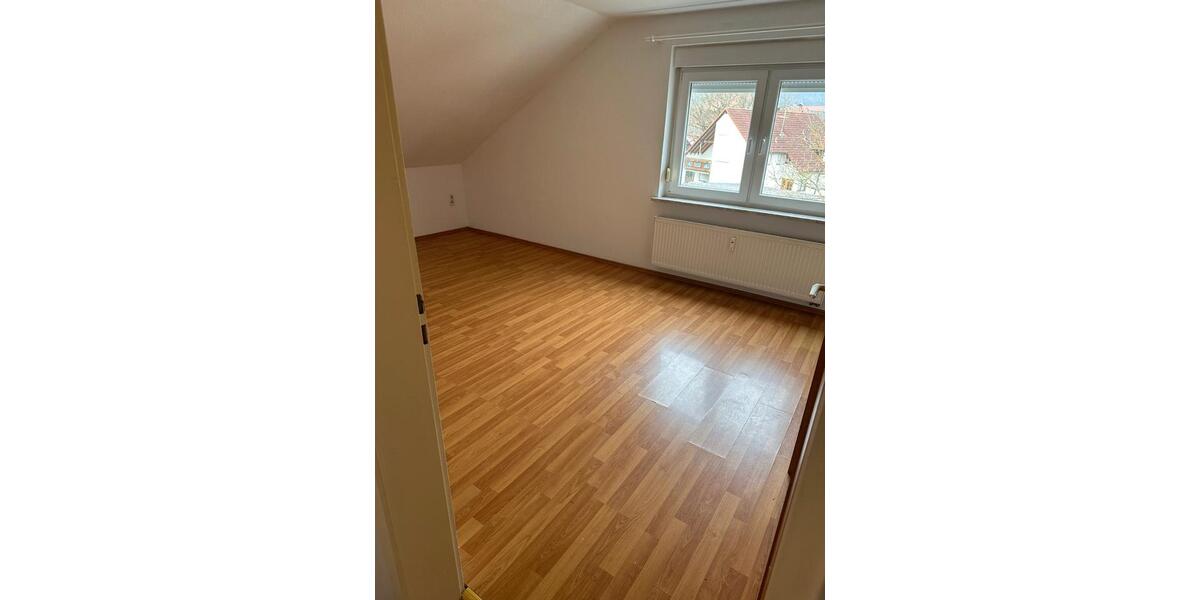 Etagenwohnung Sachsenheim - 2 Zimmer, 45 m&sup2;, 500&euro; | Angebot:26226410