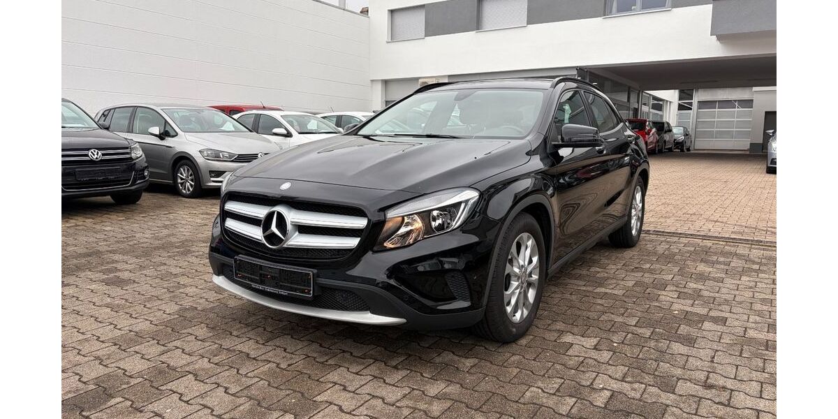 Mercedes-Benz GLA 180 67.837 km 16.995 &euro; Stuttgart 70597