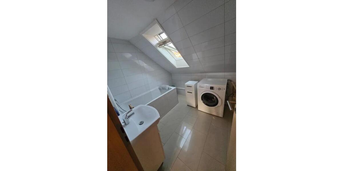 Dachgeschoßwohnung Stuttgart Lehen - 2.5 Zimmer, 48 m&sup2;, 239.000&euro; | Angebot:25843721