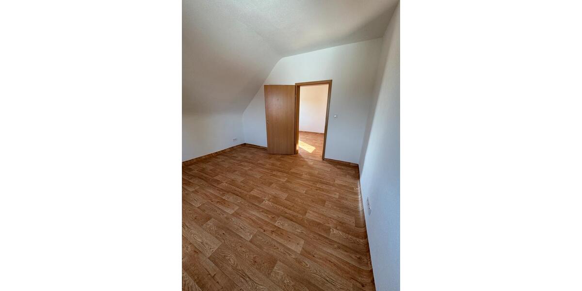 Dachgeschoßwohnung Backnang - 3 Zimmer, 73 m&sup2;, 950&euro; | Angebot:27577616