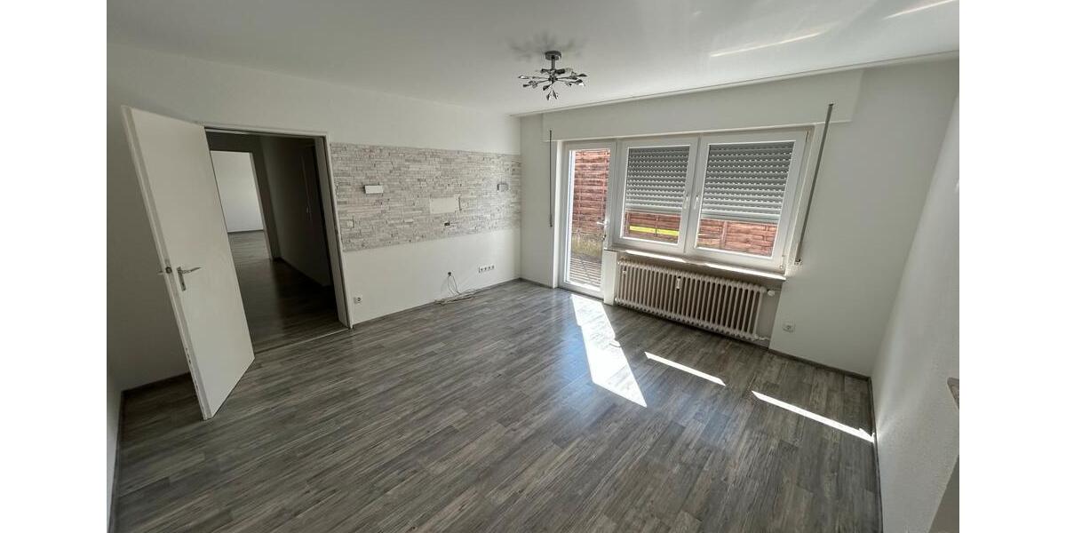 Erdgeschoßwohnung Weinstadt - 3 Zimmer, 83 m&sup2;, 1.200&euro; | Angebot:25840415
