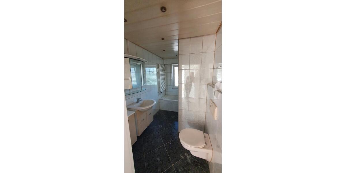 Etagenwohnung Schorndorf - 3.5 Zimmer, 75 m&sup2;, 1.075&euro; | Angebot:27545299