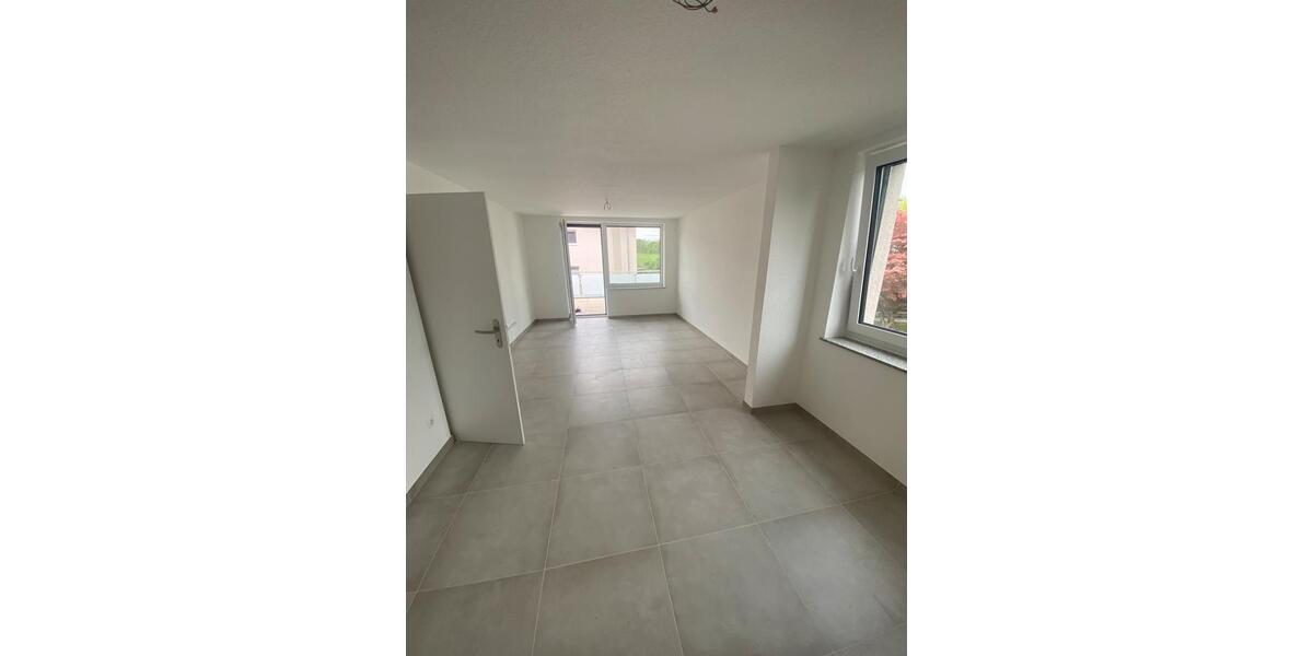Etagenwohnung Freiberg am Neckar - 3 Zimmer, 80 m&sup2;, 1.270&euro; | Angebot:27568138