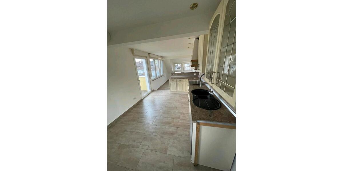 Etagenwohnung Sachsenheim - 3.5 Zimmer, 93 m&sup2;, 1.300&euro; | Angebot:26475903