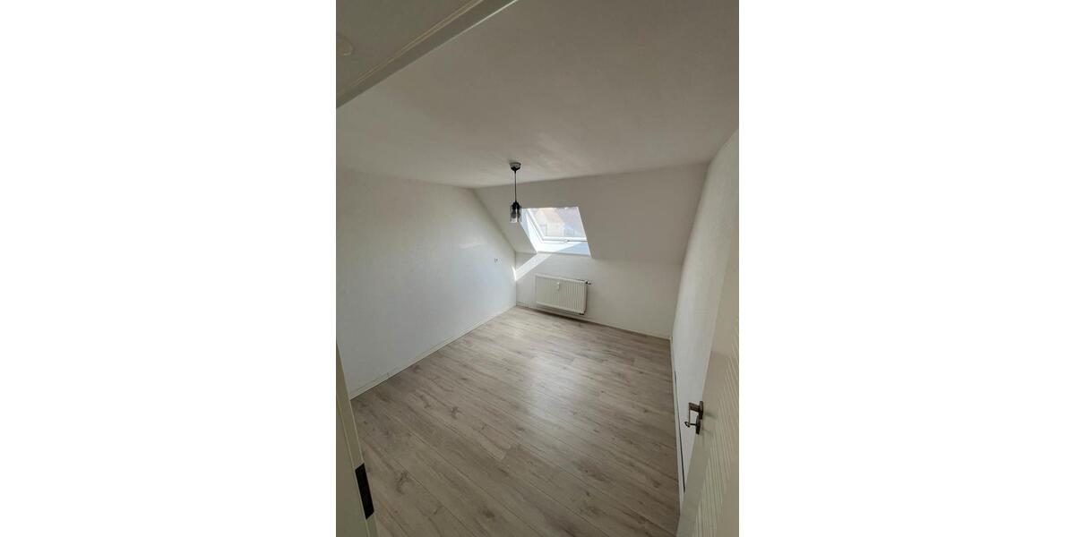 Dachgeschoßwohnung Pfaffenhofen - 4 Zimmer, 78 m&sup2;, 880&euro; | Angebot:27547211