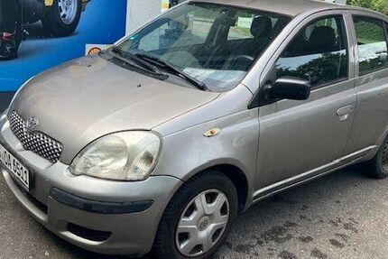 Toyota Yaris 94.000 km 2.200 &euro; Stuttgart 70376