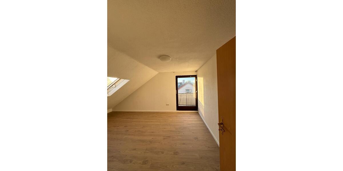 Dachgeschoßwohnung Ostfildern - 3 Zimmer, 75 m&sup2;, 1.300&euro; | Angebot:27564808