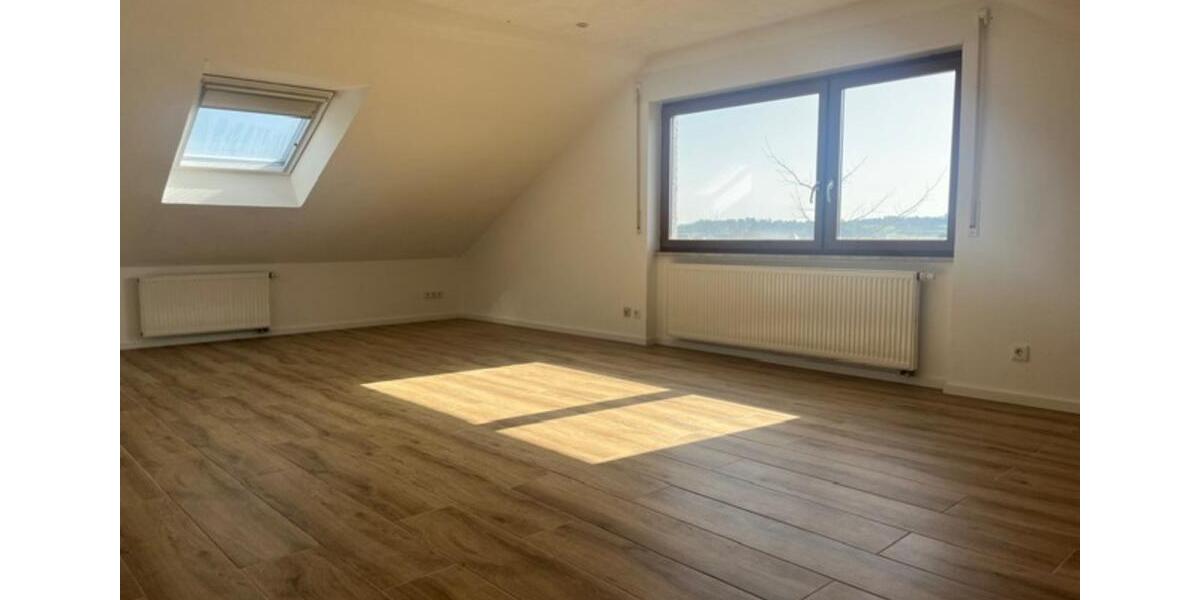 Dachgeschoßwohnung Friolzheim - 2.5 Zimmer, 86 m&sup2;, 1.100&euro; | Angebot:25794082