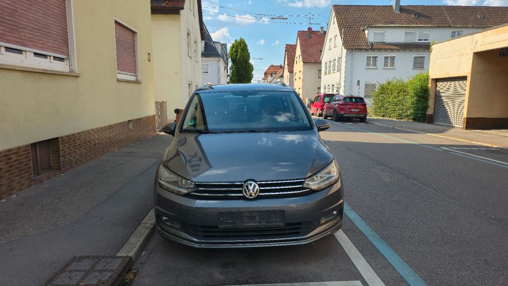 VW Touran 231.000 km 10.500 &euro; Stuttgart 70435