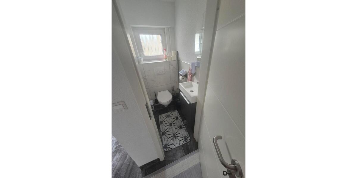 Einfamilienhaus Illingen - 9 Zimmer, 200 m&sup2;, 485.000&euro; | Angebot:25753863