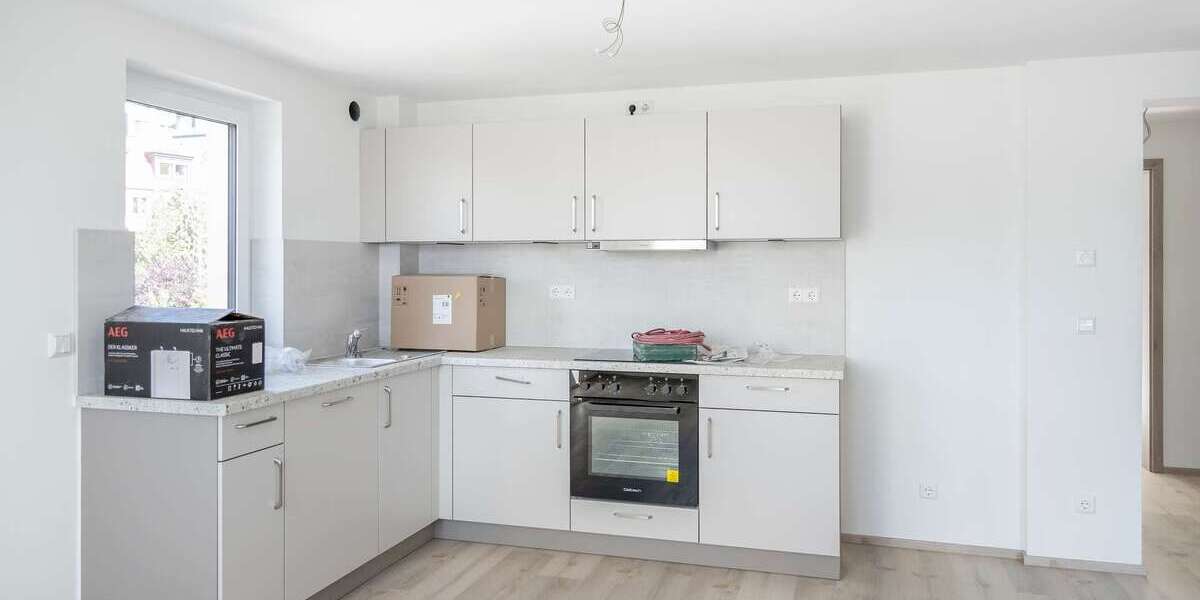 Hochwertig sanierte 2-Zimmer-Dachgeschosswohnung mit Balkon - 2- Esslingen am Neckar Oberesslingen | Angebot:27517943