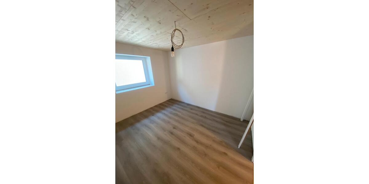 Etagenwohnung Brackenheim - 6 Zimmer, 140 m&sup2;, 1.450&euro; | Angebot:27564674