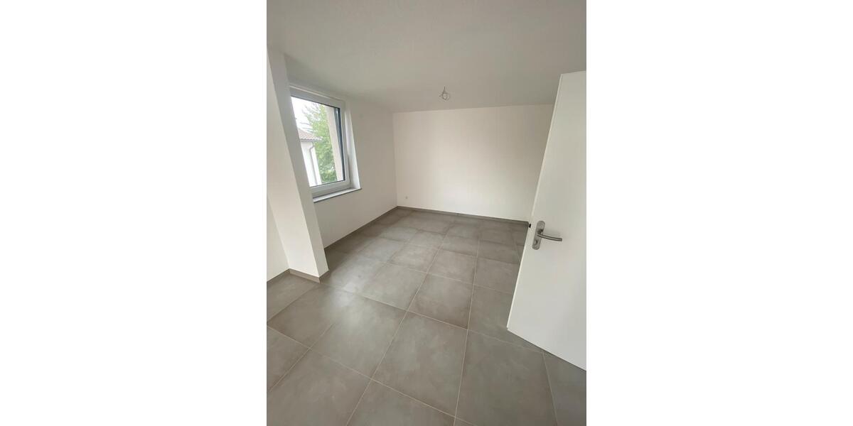 Etagenwohnung Freiberg am Neckar - 3 Zimmer, 80 m&sup2;, 1.270&euro; | Angebot:27568138