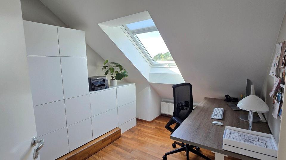 Dachgeschoßwohnung Stuttgart Degerloch - 3.5 Zimmer, 87 m&sup2;, 1.776&euro; | Angebot:27545198