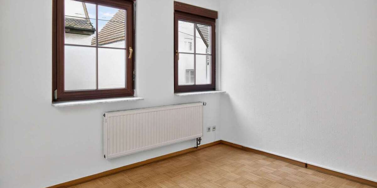 Freistehendes 3-Familienhaus in Stuttgart-Zuffenhausen - Mehrfamilienhaus, Wohnhaus Stuttgart Zuffenhausen | Angebot:25201617