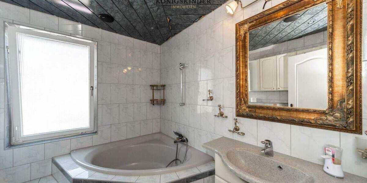 Mehrfamilienhaus, Wohnhaus Kirchheim am Neckar - 7 Zimmer, 164 m&sup2;, 449.000&euro; | Angebot:25676488