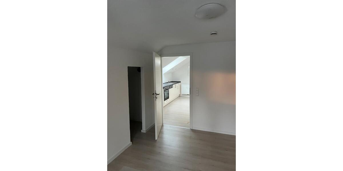 Dachgeschoßwohnung Backnang - 2 Zimmer, 47 m&sup2;, 900&euro; | Angebot:26469740