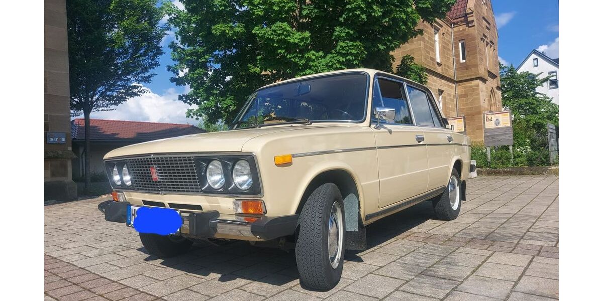 Lada 1200 18.000 km 11.500 &euro; Weinsberg 74189
