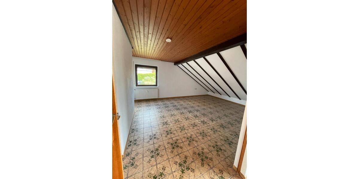 Dachgeschoßwohnung Heilbronn Böckingen - 3 Zimmer, 65 m&sup2;, 990&euro; | Angebot:25977704