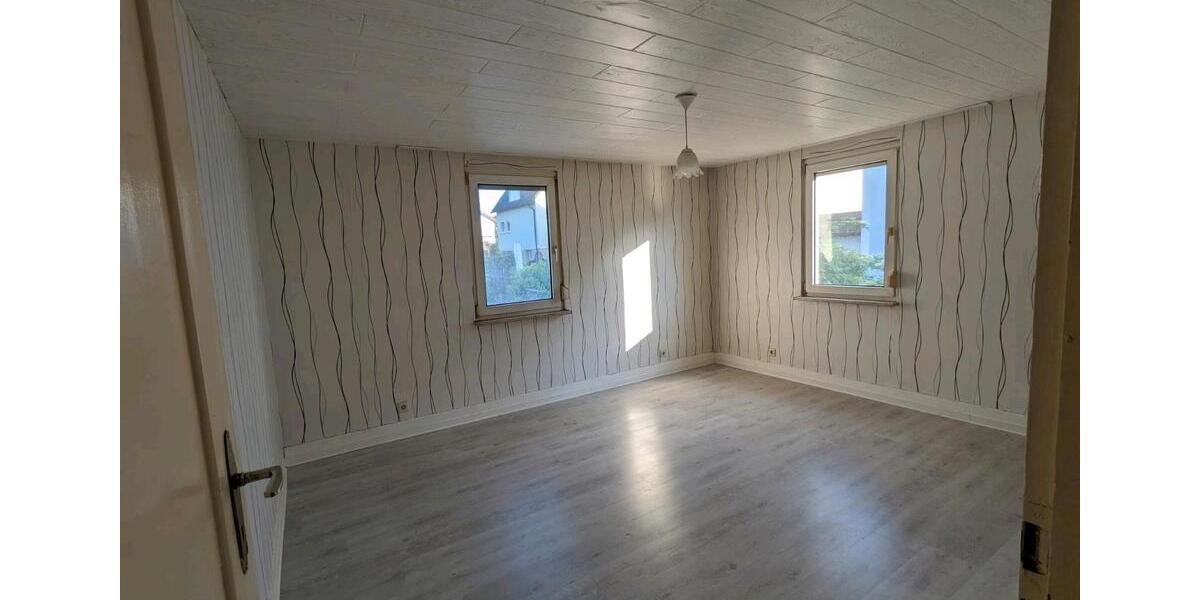 Etagenwohnung Weinstadt - 4 Zimmer, 80 m&sup2;, 1.100&euro; | Angebot:26693293