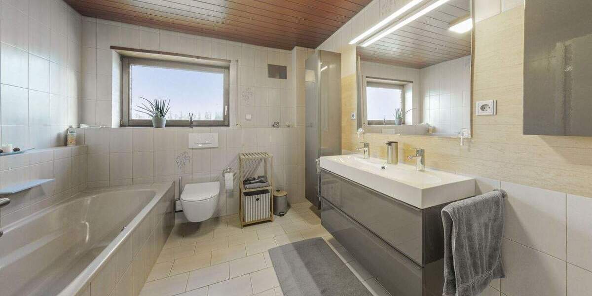 Mehrfamilienhaus, Wohnhaus Besigheim - 7 Zimmer, 225 m&sup2;, 876.000&euro; | Angebot:25749260