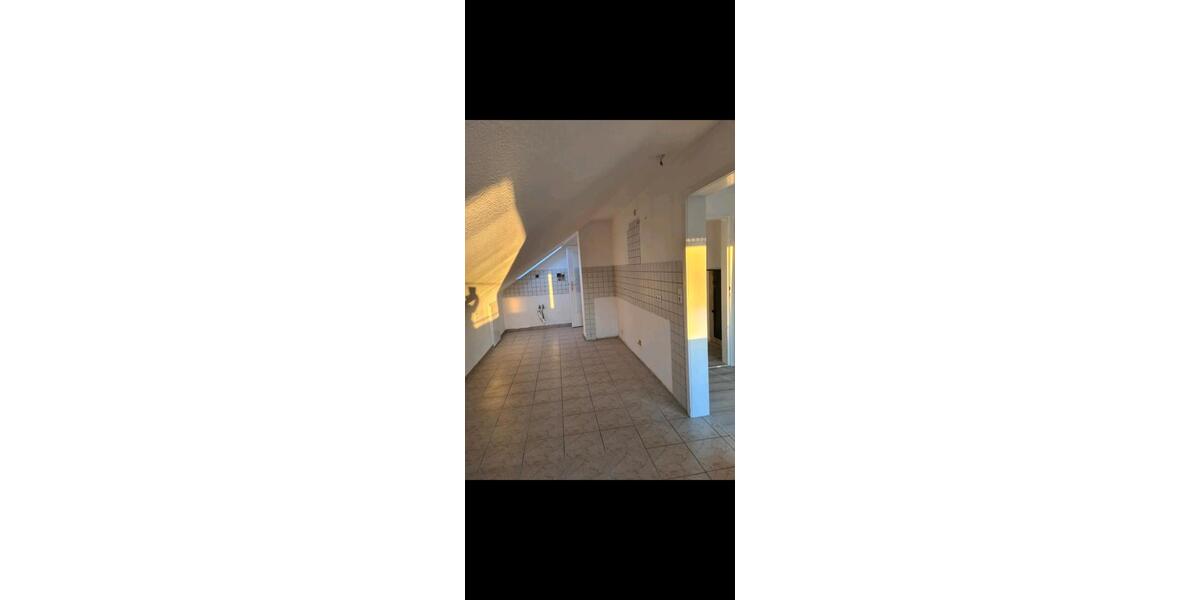 Dachgeschoßwohnung Asperg - 3 Zimmer, 75 m&sup2;, 1.100&euro; | Angebot:27544679