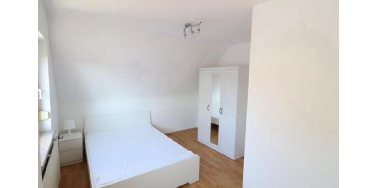 Dachgeschoßwohnung Stuttgart Zuffenhausen - 3 Zimmer, 55 m&sup2;, 550&euro; | Angebot:25304104
