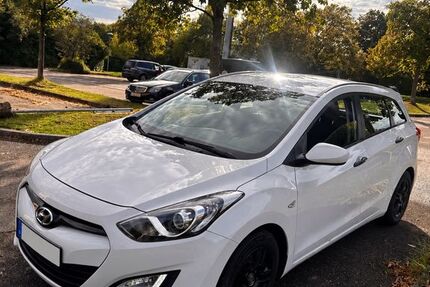 Hyundai i30 124.889 km 5.199 &euro; Esslingen am Neckar 73732