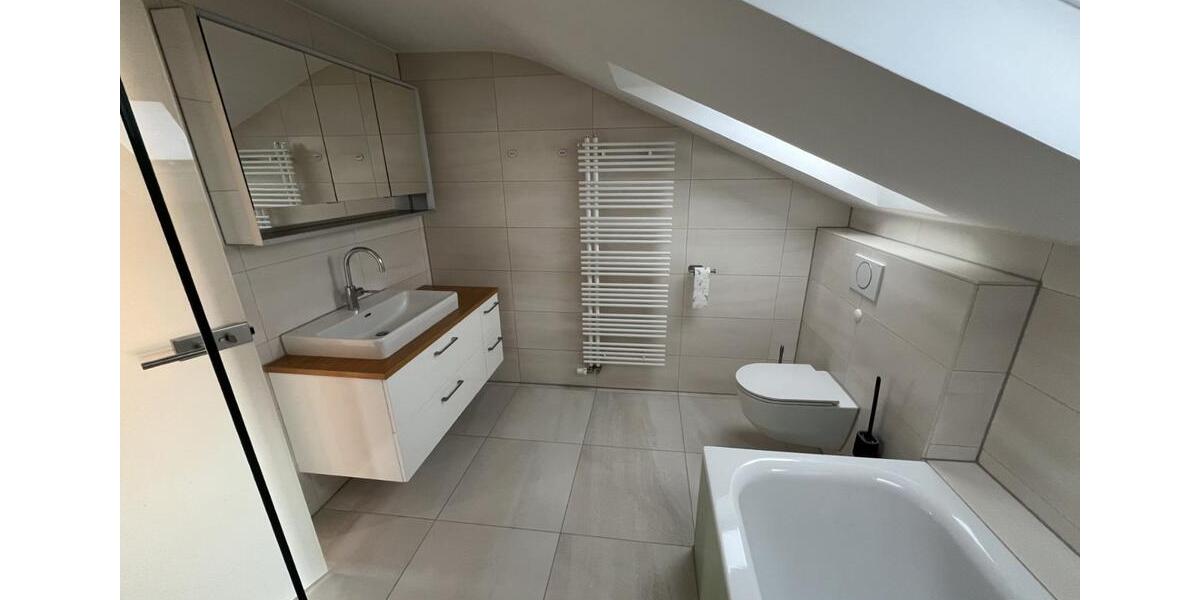 Dachgeschoßwohnung Schwaigern - 3.5 Zimmer, 110 m&sup2;, 870&euro; | Angebot:25948447