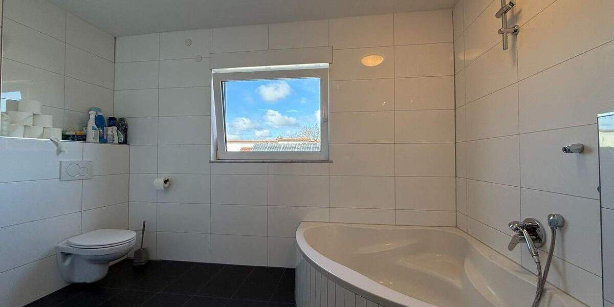 Mehrfamilienhaus, Wohnhaus Steinenbronn - 8 Zimmer, 233 m&sup2;, 949.000&euro; | Angebot:25704322