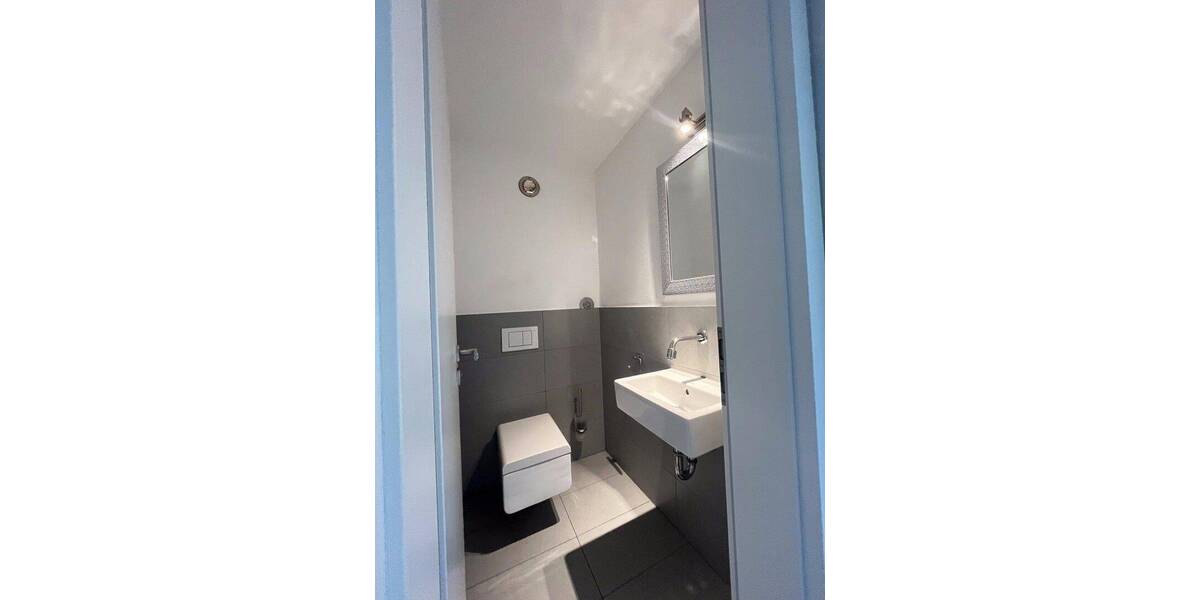 Reihenmittelhaus Stuttgart Nord - 7 Zimmer, 183 m&sup2;, 2.725&euro; | Angebot:26926626