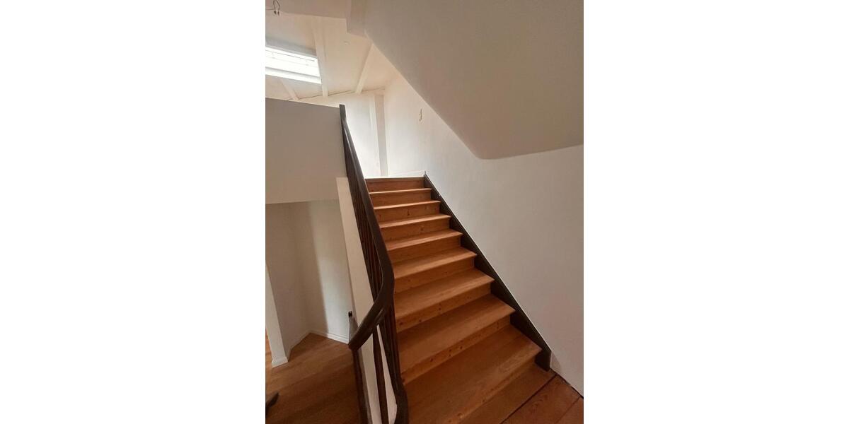 Dachgeschoßwohnung Stuttgart Bad Cannstatt - 5 Zimmer, 145 m&sup2;, 2.660&euro; | Angebot:26384372