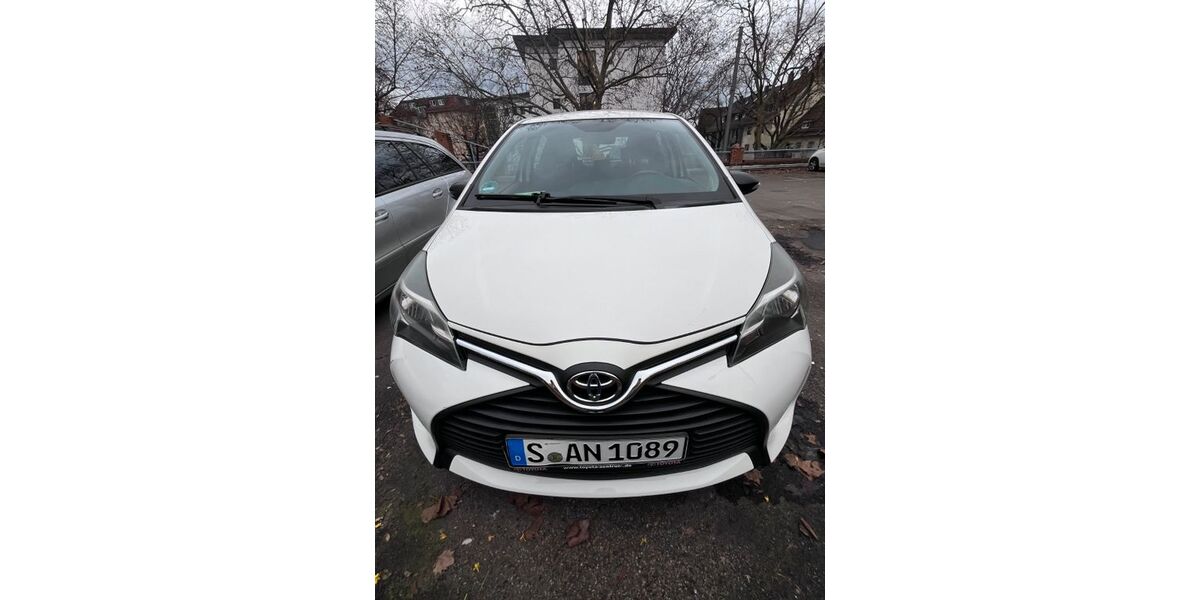 Toyota Yaris 53.000 km 8.900 &euro; bad cannstatt 70372