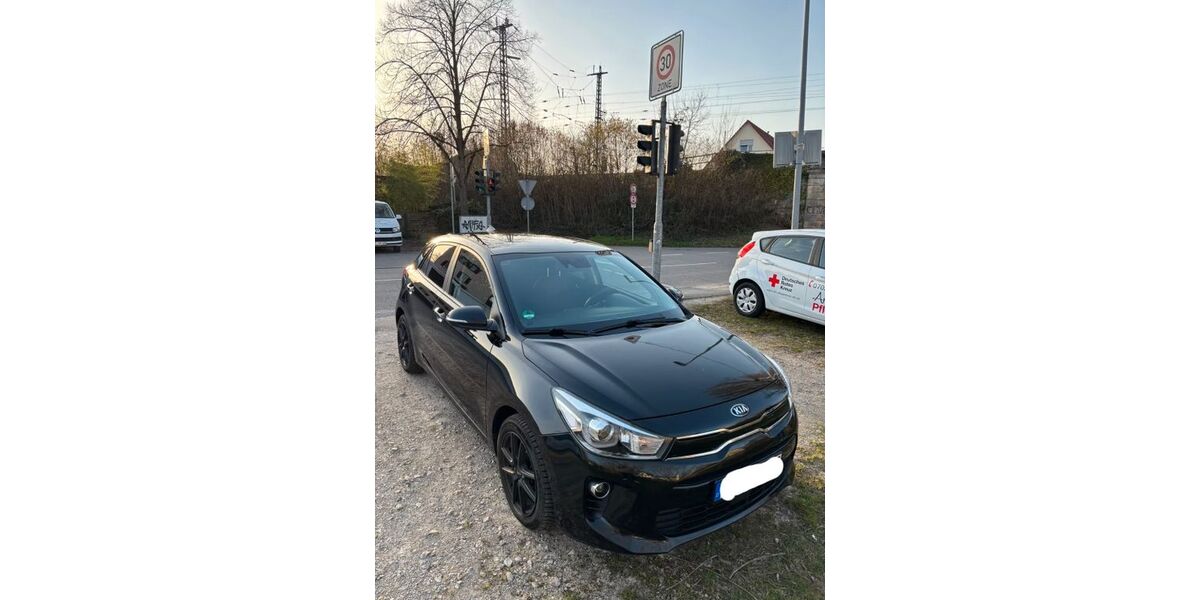 Kia Rio 101.200 km 8.490 &euro; Stuttgart 70182