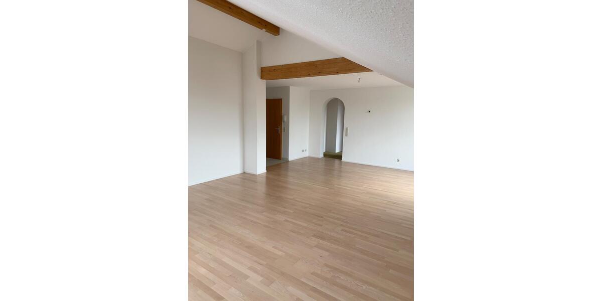 Dachgeschoßwohnung Eberdingen - 6 Zimmer, 122 m&sup2;, 1.500&euro; | Angebot:24369638