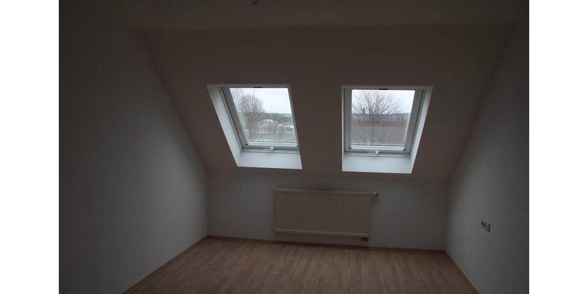 Dachgeschoßwohnung Brackenheim - 4.5 Zimmer, 97 m&sup2;, 1.150&euro; | Angebot:27580019